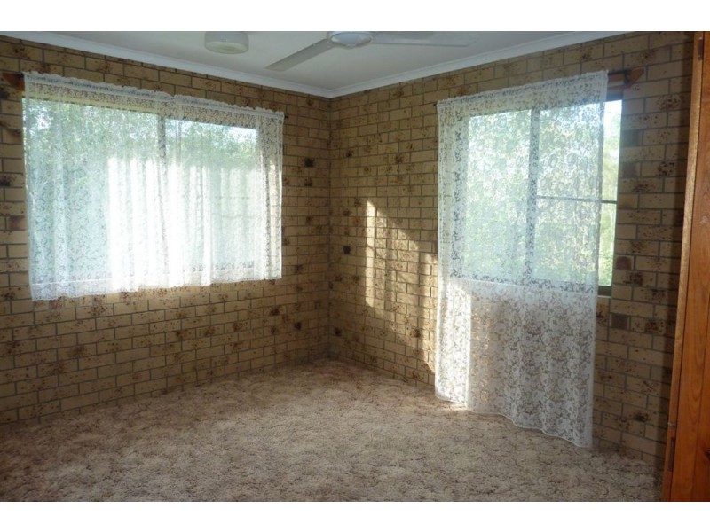 106 Old Bruce Highway, Owanyilla QLD 4650