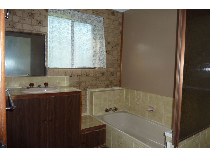 106 Old Bruce Highway, Owanyilla QLD 4650