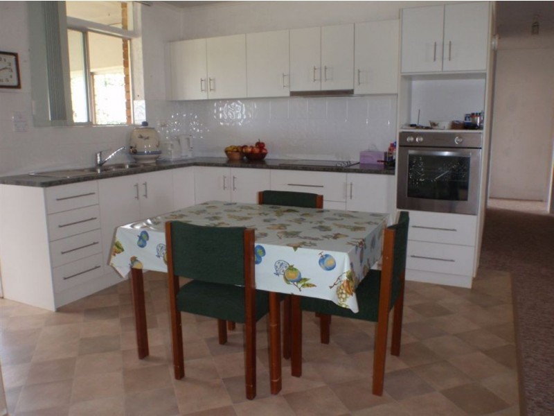 613 Teddington Road, Teddington QLD 4650