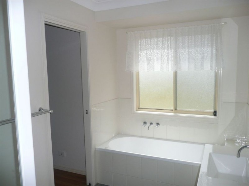 186 Charles Bruce Drive, Oakhurst QLD 4650