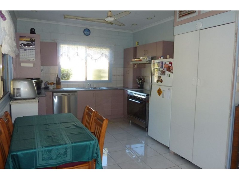 60 Nangarin Road, Oakhurst QLD 4650