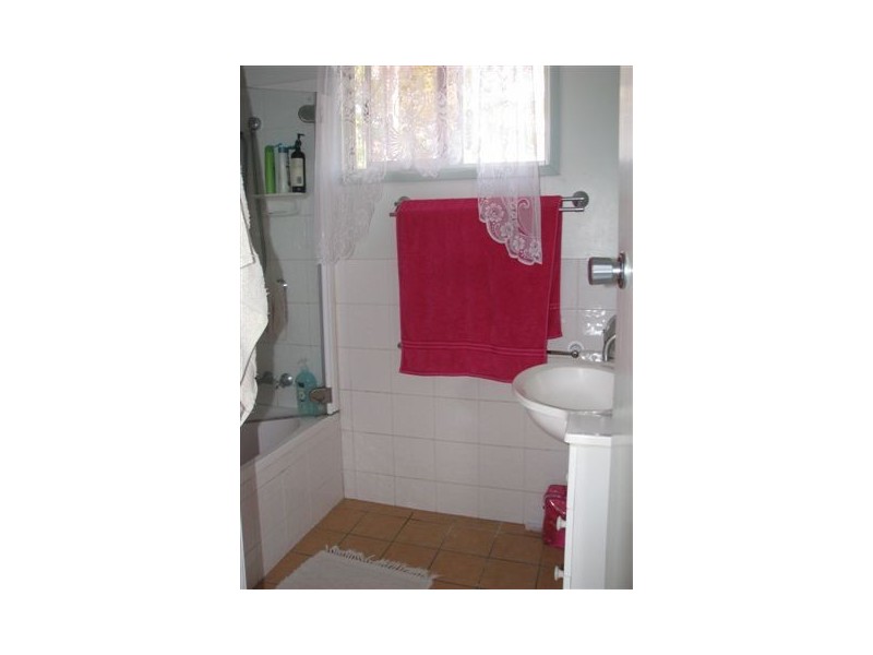 25 Jacaranda Ave, Tinana QLD 4650