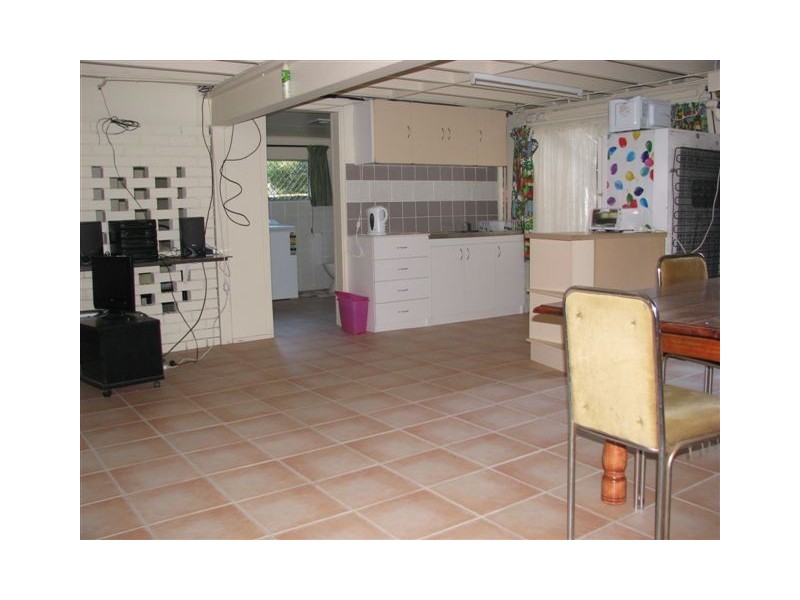 25 Jacaranda Ave, Tinana QLD 4650