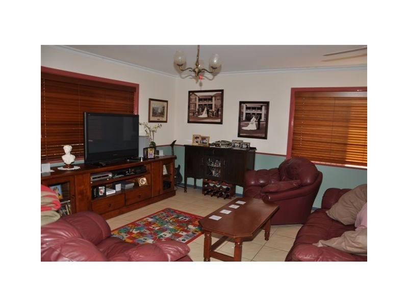 11 Matthew Parade, Granville QLD 4650