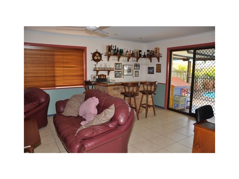 11 Matthew Parade, Granville QLD 4650