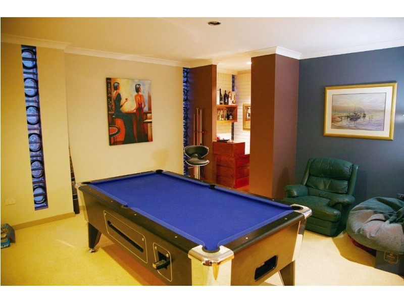 12 High St, Tinana QLD 4650