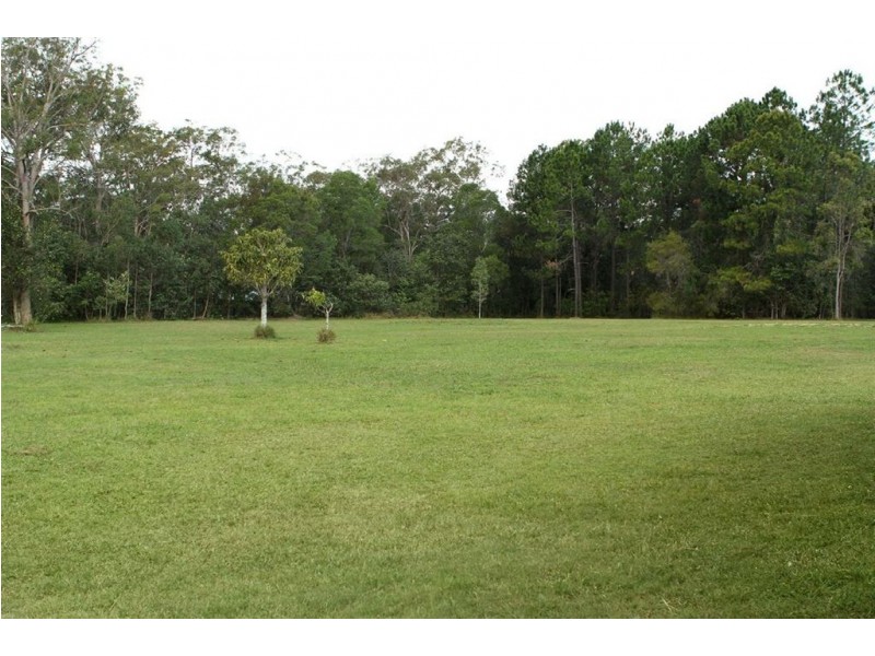 40 East Street, Howard QLD 4659