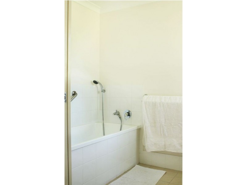 40 East Street, Howard QLD 4659