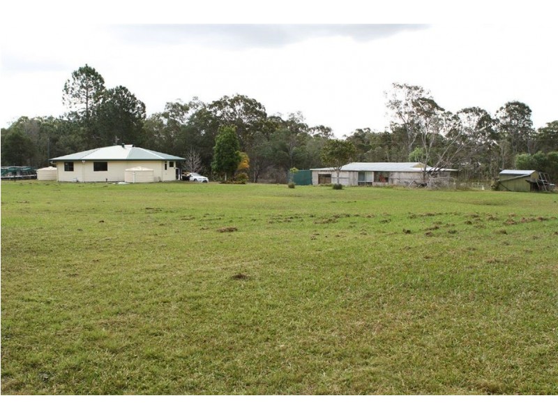 40 East Street, Howard QLD 4659