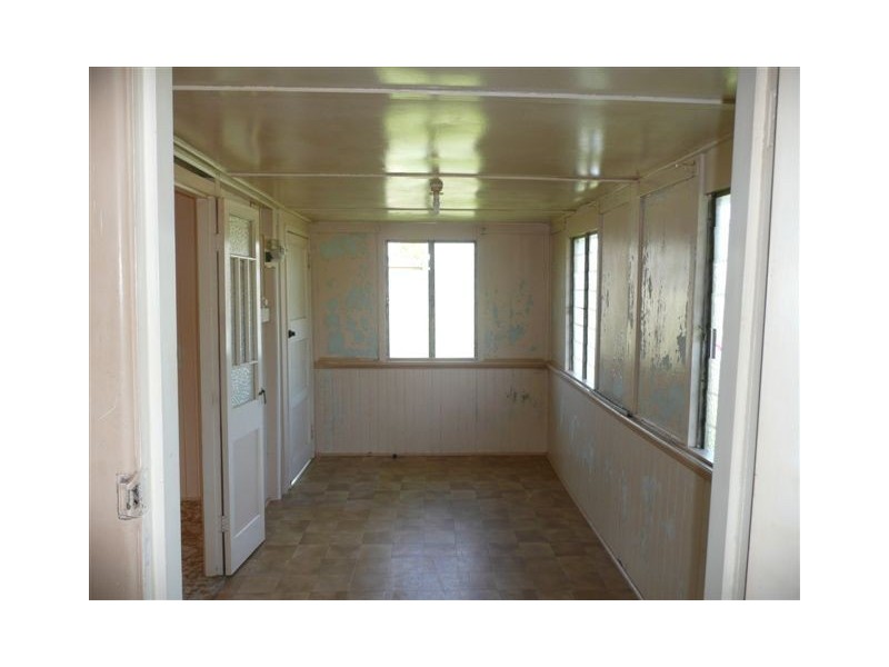 11 Puller Street, Granville QLD 4650