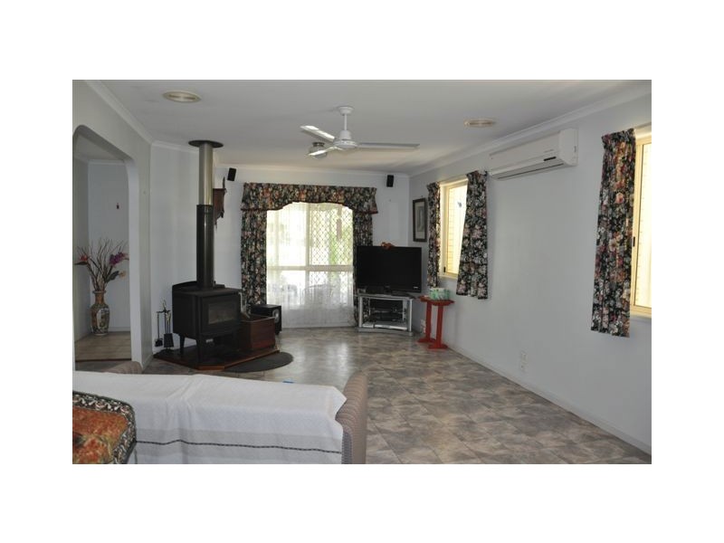 35 Loretto Drive, Oakhurst QLD 4650