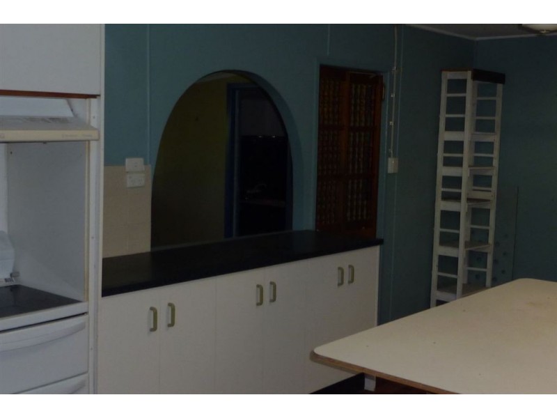 10 Robertson Street, Torbanlea QLD 4662