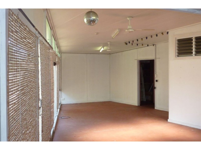 10 Robertson Street, Torbanlea QLD 4662