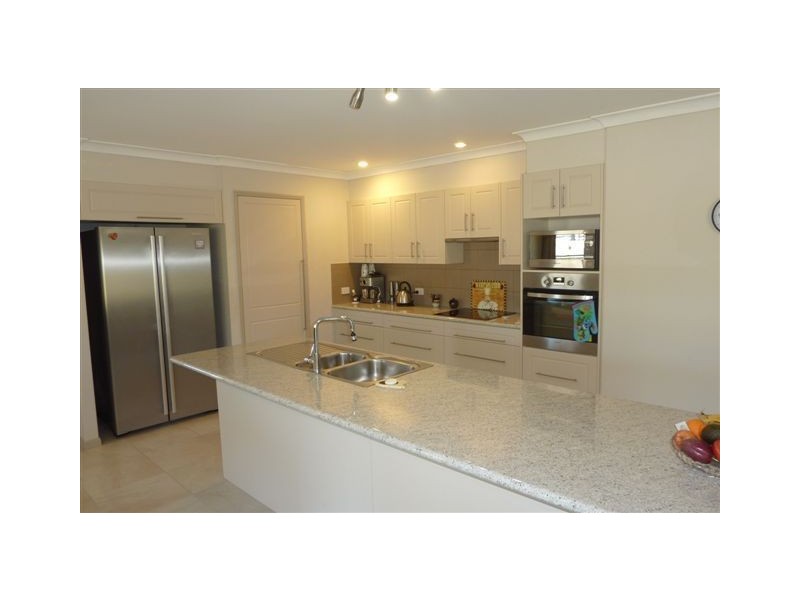 18 Niclintel Place, Oakhurst QLD 4650