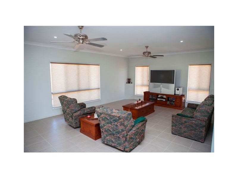 1 Jilgarree Place, Oakhurst QLD 4650
