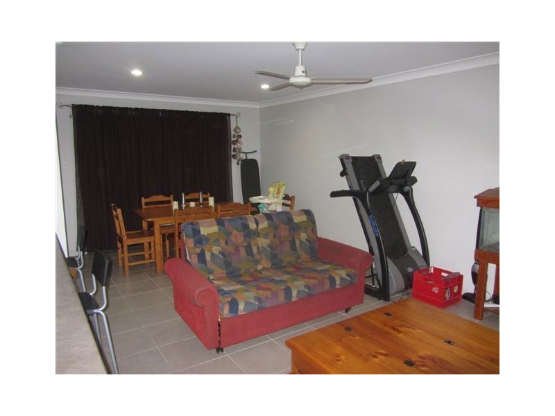 187 Showgrounds Road, Oakhurst QLD 4650