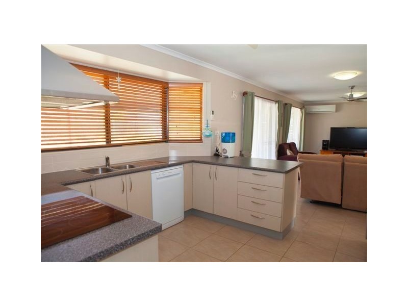 15 Lachlan Drive, Oakhurst QLD 4650