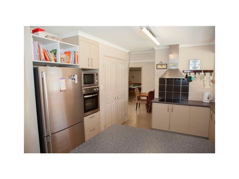 15 Lachlan Drive, Oakhurst QLD 4650