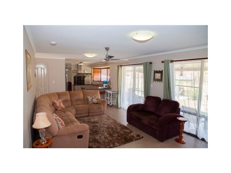 15 Lachlan Drive, Oakhurst QLD 4650