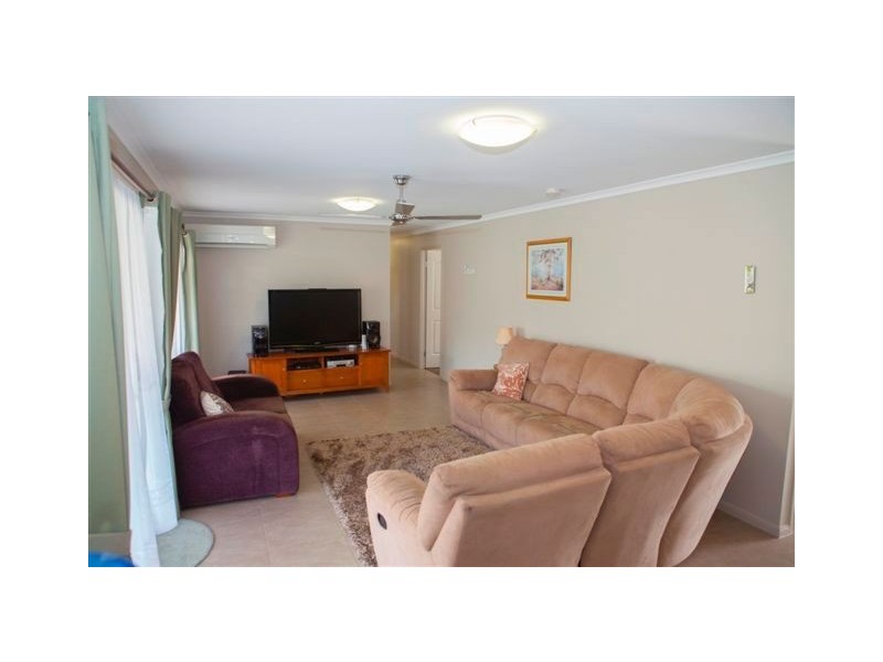 15 Lachlan Drive, Oakhurst QLD 4650