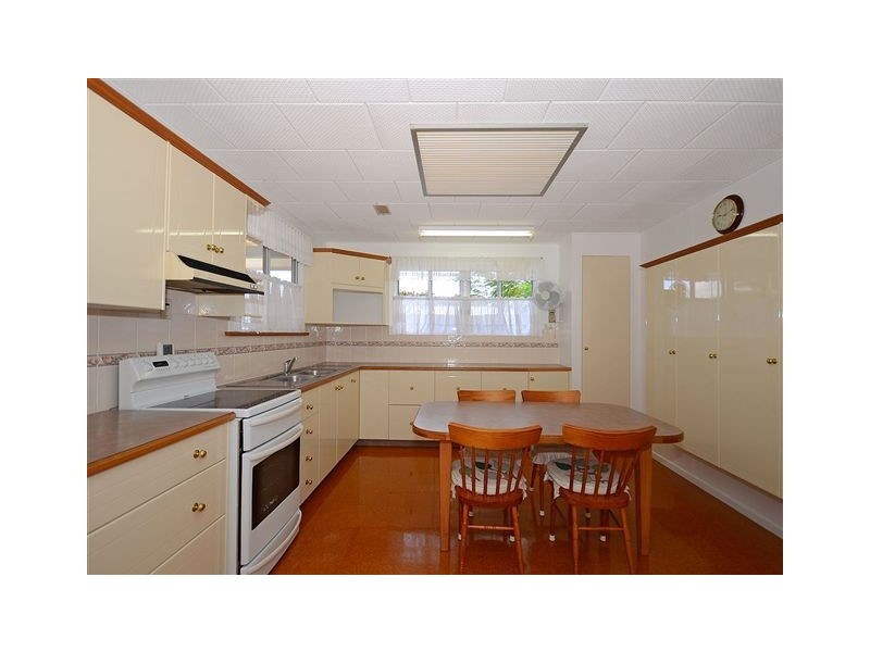 2 Aberdeen Ave, Maryborough QLD 4650