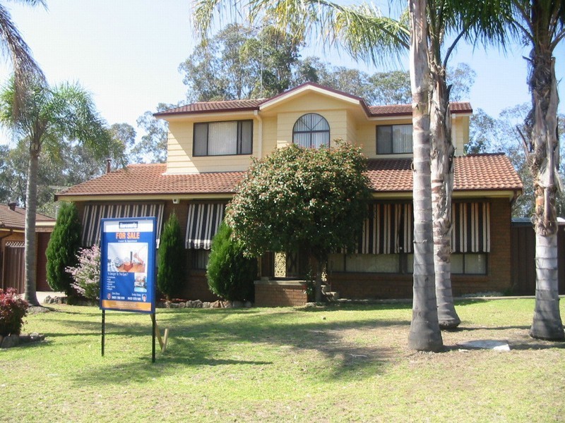 13 Pelargonium Cresent, Macquarie Fields NSW 2564