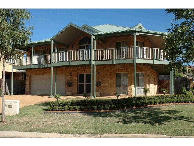 18 Barrack Circuit, Macquarie Links NSW 2565