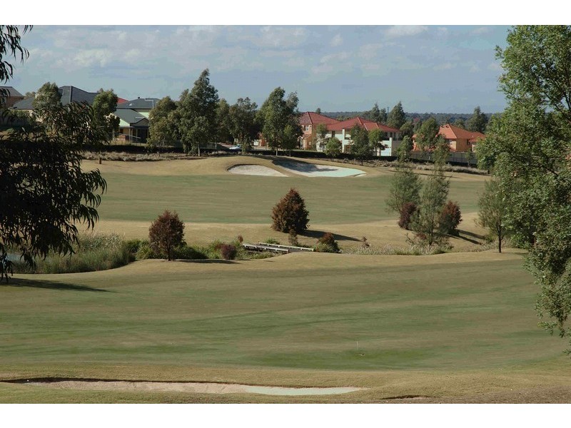 18 Barrack Circuit, Macquarie Links NSW 2565