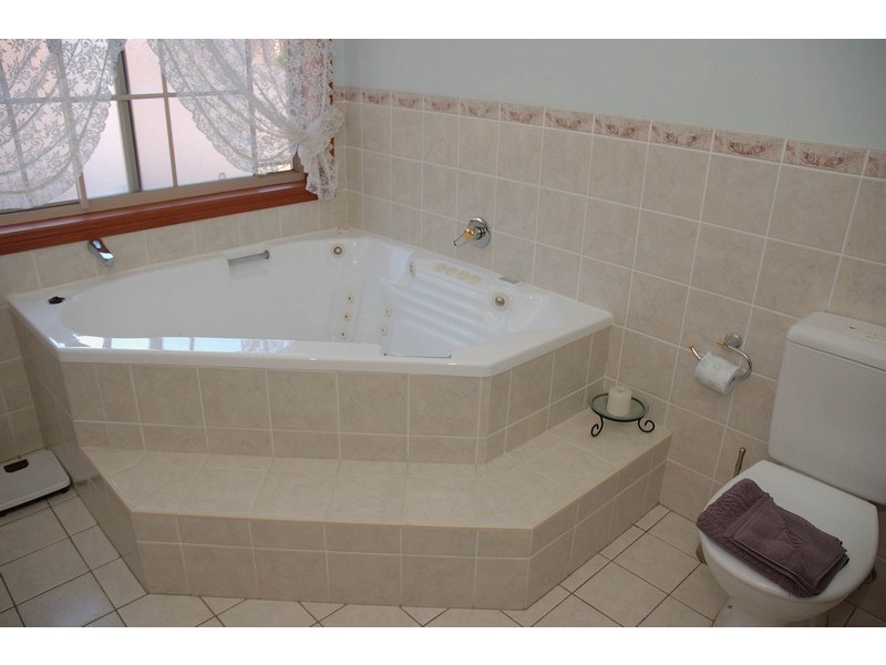 18 Barrack Circuit, Macquarie Links NSW 2565