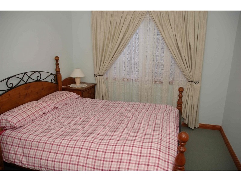 18 Barrack Circuit, Macquarie Links NSW 2565