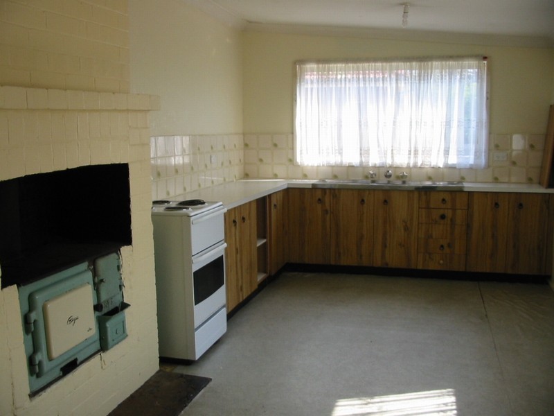 22 Fields Road, Macquarie Fields NSW 2564