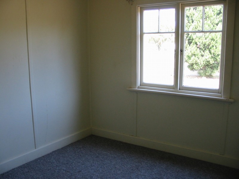 22 Fields Road, Macquarie Fields NSW 2564