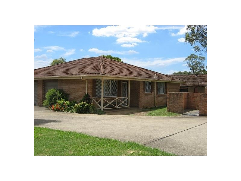 1/4 Bensley Road, Macquarie Fields NSW 2564