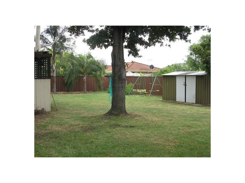 15 Myee Road, Macquarie Fields NSW 2564