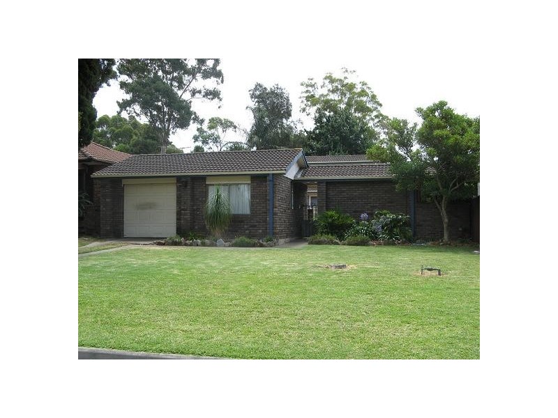 15 Myee Road, Macquarie Fields NSW 2564