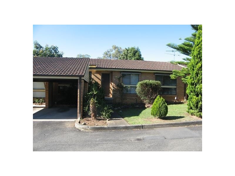 6/120 Oxford Road, Ingleburn NSW 2565