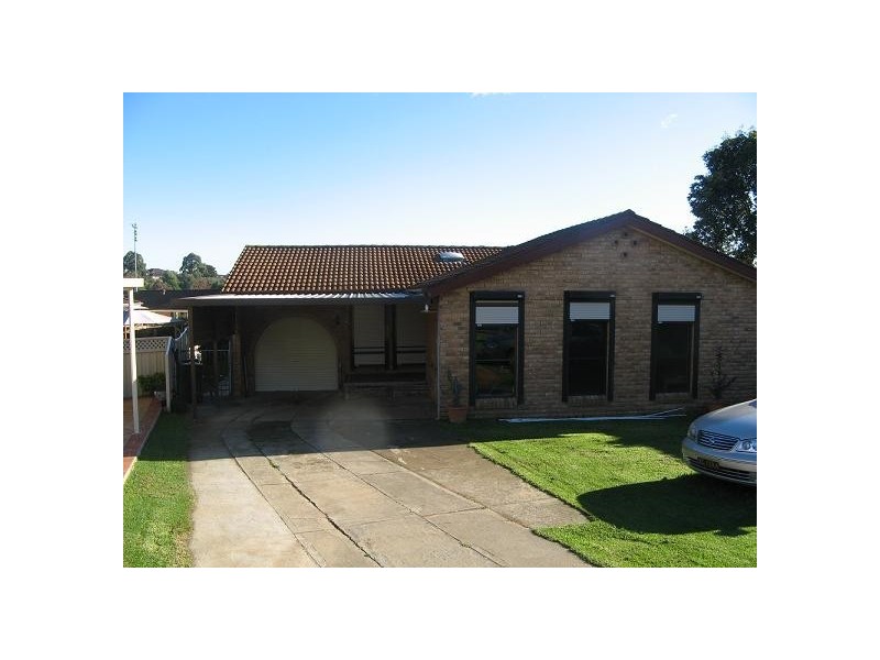 13 Kitava Place, Glenfield NSW 2167