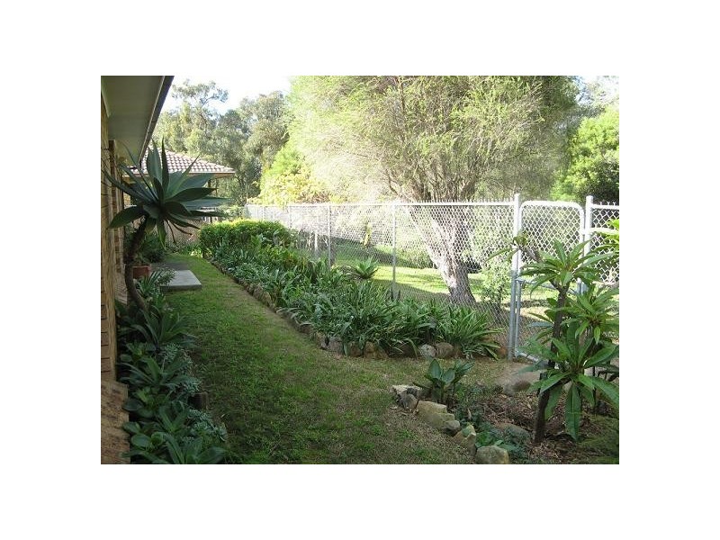 25 Woodlark Place, Glenfield NSW 2167