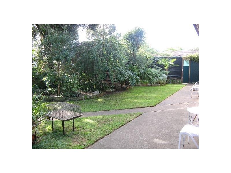 25 Woodlark Place, Glenfield NSW 2167