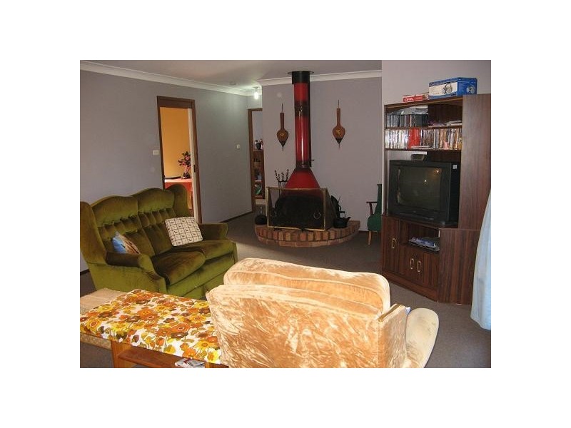 25 Woodlark Place, Glenfield NSW 2167