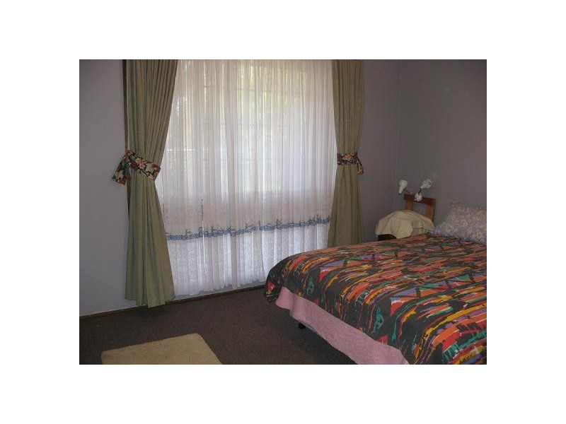25 Woodlark Place, Glenfield NSW 2167