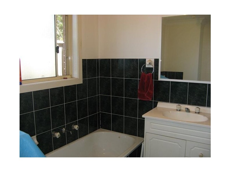 2/4 Plume Close, Macquarie Fields NSW 2564
