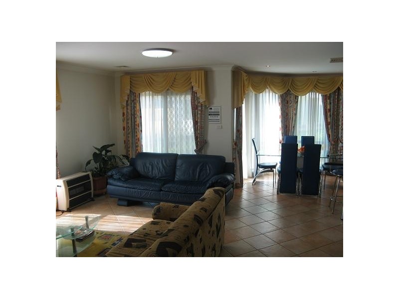 27 Lord Castlereagh Cct, Macquarie Links NSW 2565