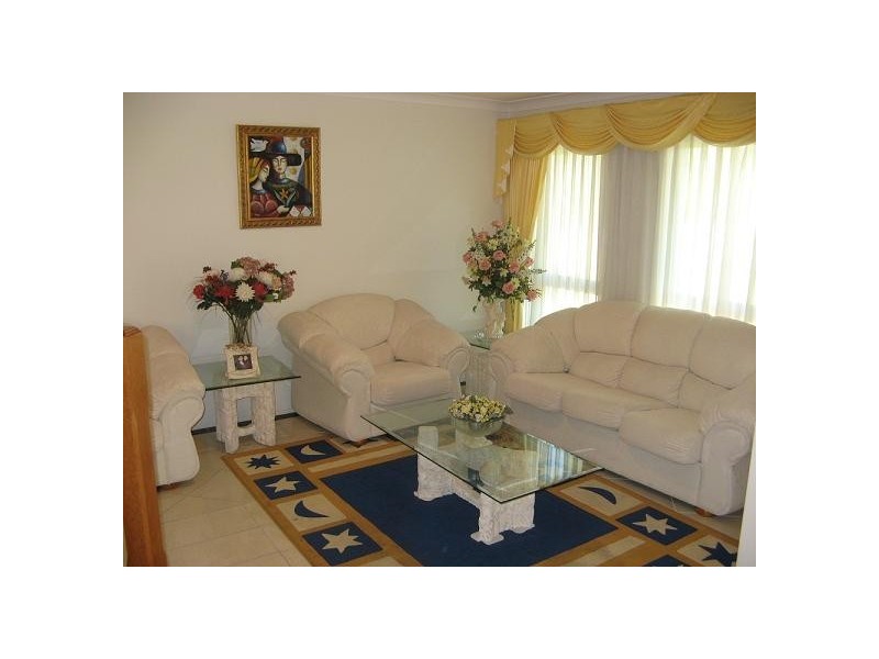 27 Lord Castlereagh Cct, Macquarie Links NSW 2565