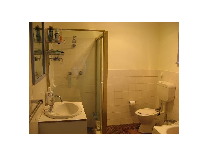 8 Christie Street, Minto NSW 2566