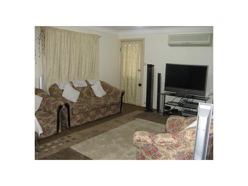 8 Christie Street, Minto NSW 2566