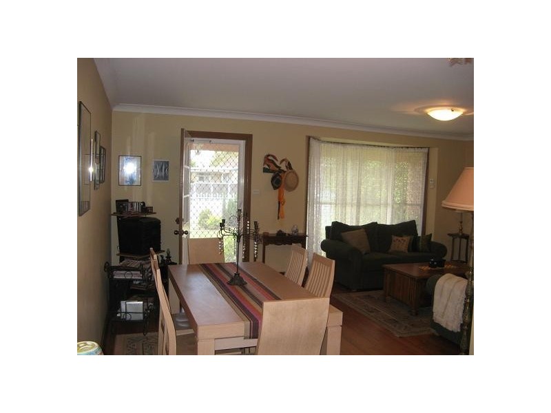 11 Victoria Road, Macquarie Fields NSW 2564