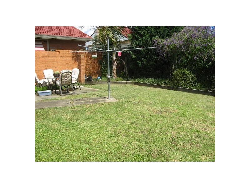 11 Victoria Road, Macquarie Fields NSW 2564