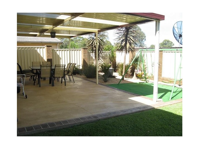 11 Hewitt Place, Minto NSW 2566