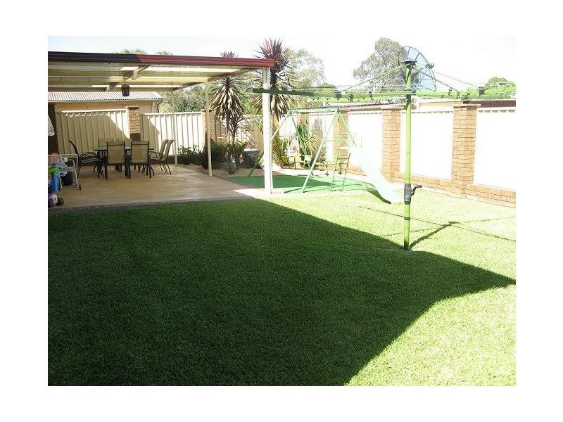 11 Hewitt Place, Minto NSW 2566